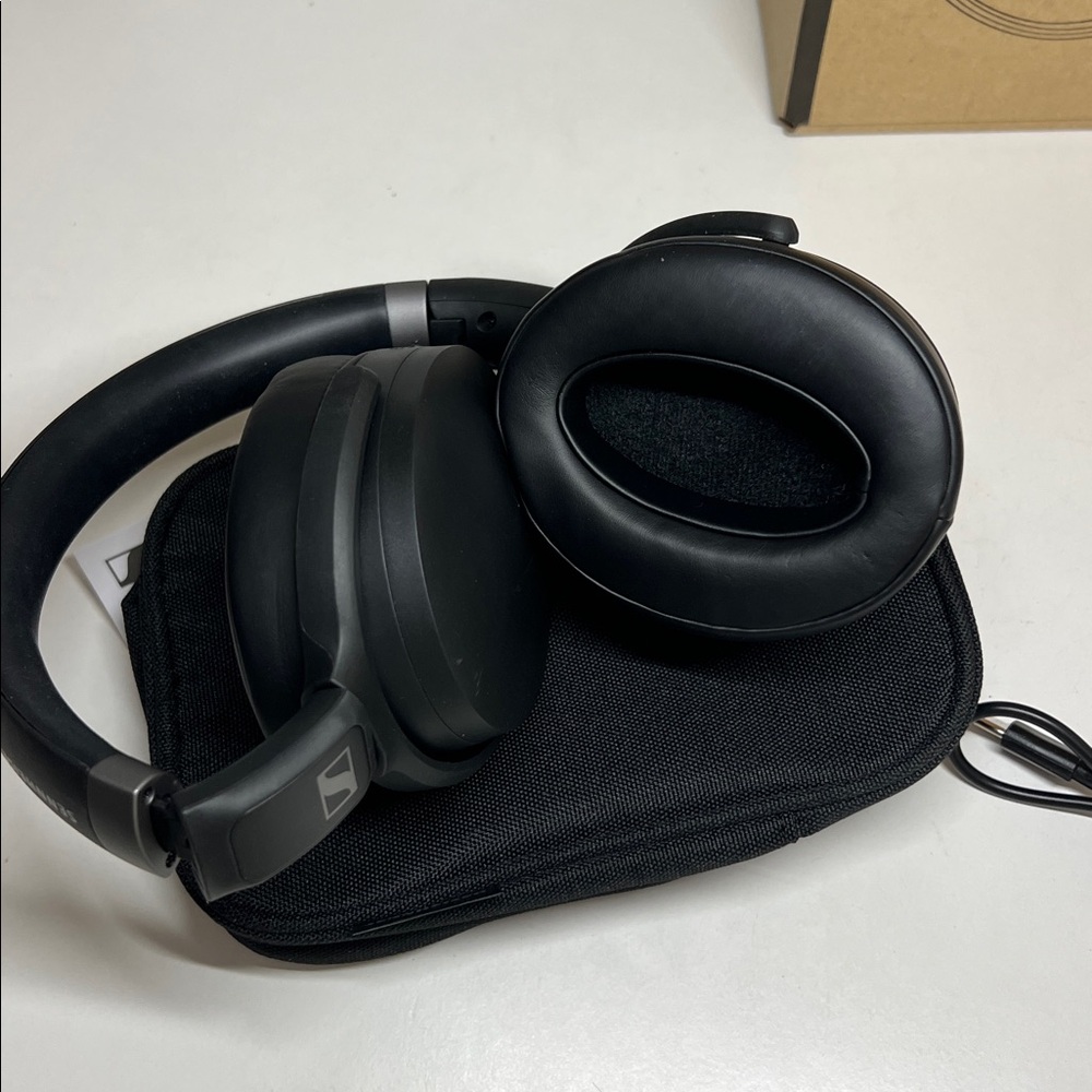 Sennheiser HD 450SE Wireless Headphones - Picture 7 of 16